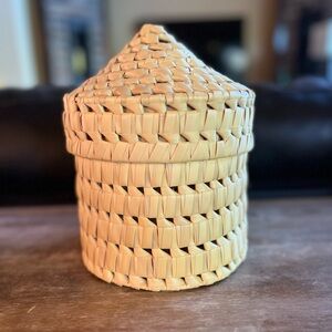 NICE! Large Handwoven Basket with Lid / Candle Holder